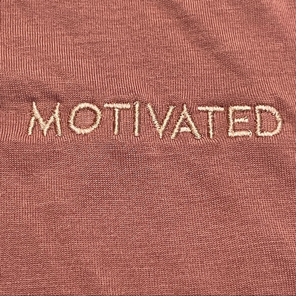 ATTITUDE IS FREE Motivated Mauve Sleeveless Loose Fitting Tank Top Size M - Picture 3 of 8